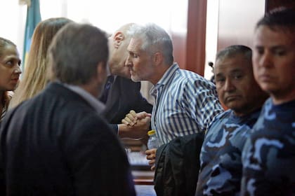 Nicolás Pachelo, absuelto por el homicidio de María Marta, saluda a sus abogados