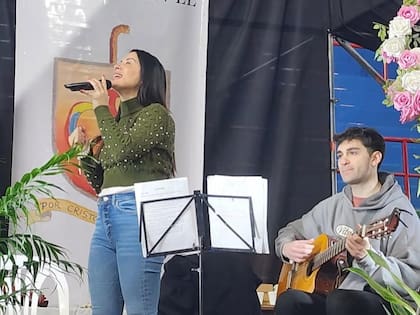 Leda Bergonzi durante su jornada en el estadio de Ruca Che. Foto: Soplo de Dios Viviente