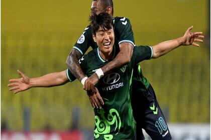 Lee Dong-Gook, de 40 años : juega en Jeonbuk Hyundai Motors y está valorizado en 430 mil dólares.