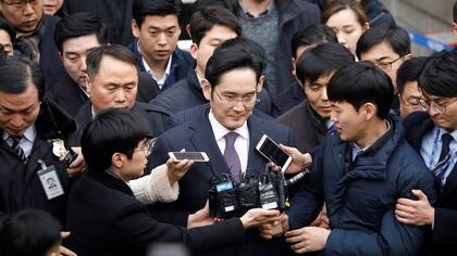 Lee Jae-yong, el heredero del imperio Samsung, fue liberado, aunque sigue el proceso judicial en su contra