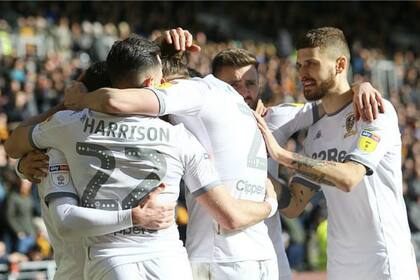 Leeds terminó arrasando con Hull City gracias a una gran producción en el segundo tiempo.