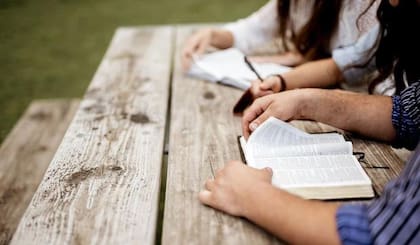 Leer no ayuda a interpretar o comprender algún tipo de contexto o historia que se nos presenta en una obra