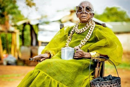 La gente en Zambia suele utilizar un brasero de carbón para cocinar, especialmente ahora que el país está afectado por severos cortes de energía.