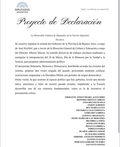 Legisladores de la oposición advierten por un cuadernillo que se habría repartido en las escuelas bonaerenses y que, según ellos, brinda confusas asociaciones para emparentar a la Dictadura Militar con períodos democráticos