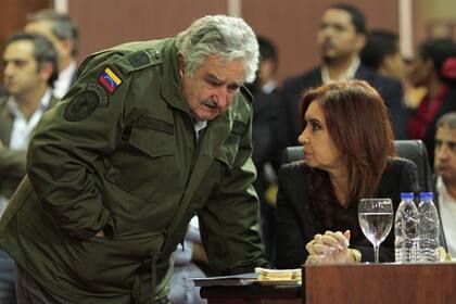 Legisladores del Partido Nacional acusaron al presidente uruguayo de vestir un disfraz para llamar la atención