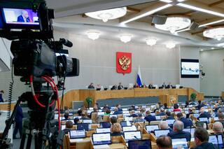 Legisladores rusos aprueban aumento de impuestos mientras guerra en Ucrania se acerca a cuatro años