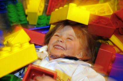 Lego participa del aprendizaje de los niños