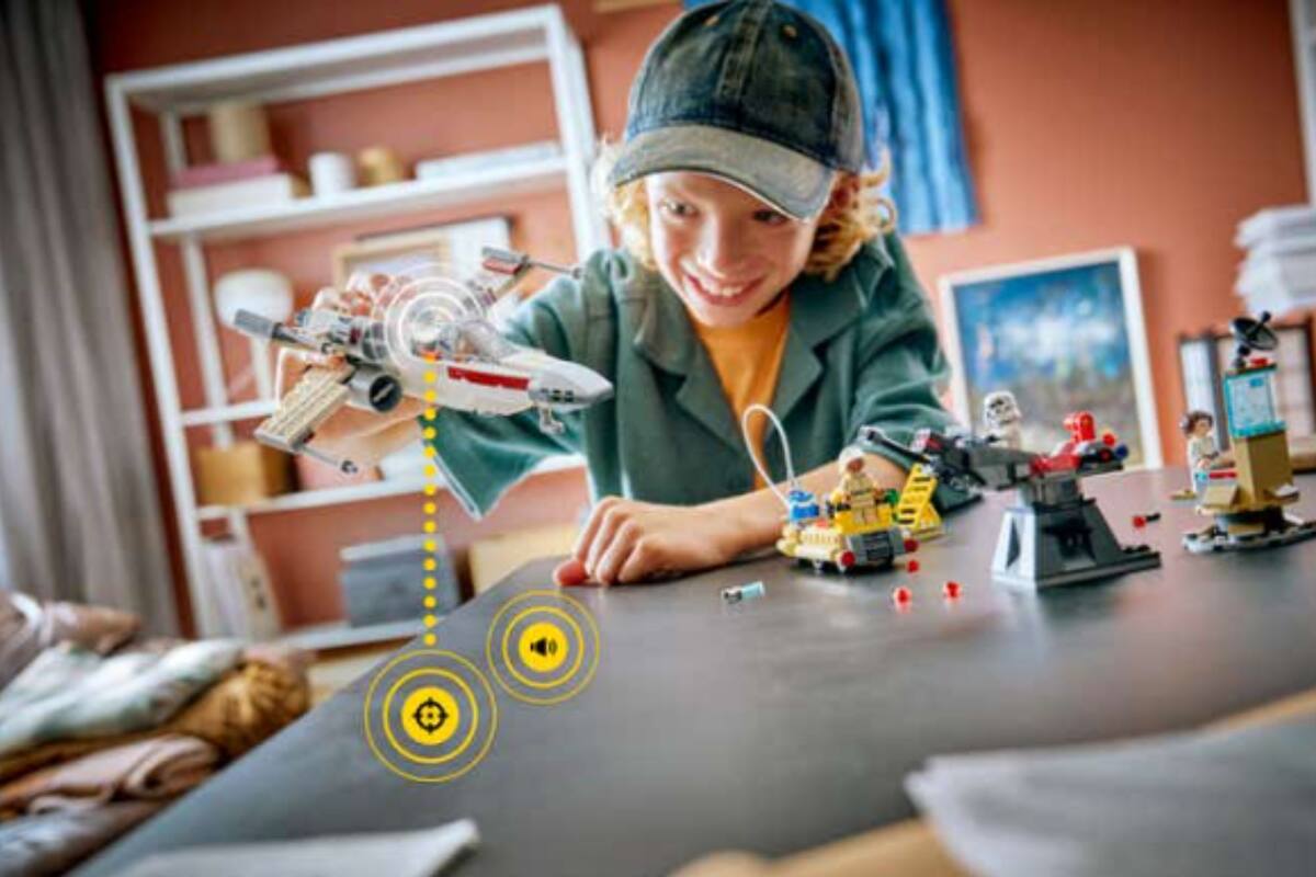 A LEGO apresentou o Smart Brick em Las Vegas. como novos tijolos inteligentes com sensores e reações em tempo real A LEGO apresentou o Smart Brick em Las Vegas. como novos tijolos inteligentes com sensores e reações em tempo real