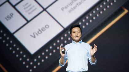 Lei Jun, CEO de Xiaomi, durante el anuncio del chip Surge S1, un logro que la posiciona en el club de Samsung, Apple y Huawei