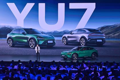 Lei Jun, cofundador y director ejecutivo de Xiaomi, habla durante el lanzamiento del automóvil SUV Xiaomi YU7 en Pekín el 22 de mayo de 2025