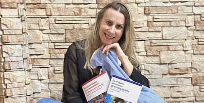 Leila cuenta que siempre tuvo una relación muy fluida con las niñas y los niños. Y también con los chicos y las chicas de primaria, cuando los acompañó como bibliotecaria.