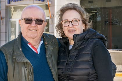 Leila y Hernán en la esquina donde se flecharon
