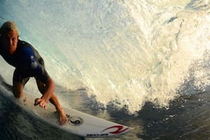 Surf: el argentino que aceptó una apuesta de riesgo mortal por solo 500 dólares
