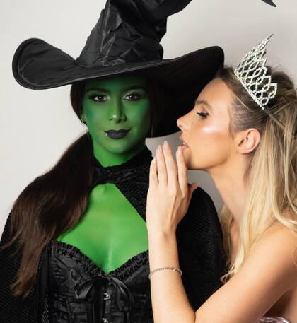 Lele Pons y Greeicy decidieron disfrazarse en conjunto interpretando a las brujas de la próxima película de fantasía, Wicked