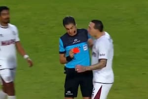 Los barras que le robaron camisetas a su propio club y el jugador que empujó al árbitro en la Copa Argentina