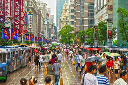 Lengua extraña y calles pobladas.