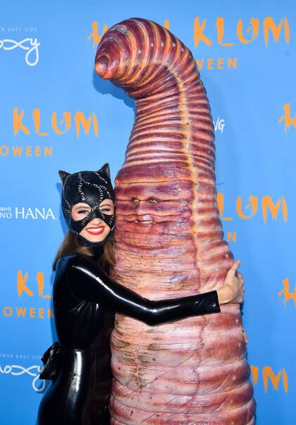 Leni Klum, como Gatúbela, junto a su mamá "gusano"
