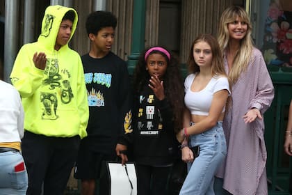 Heidi Klum junto a sus cuatro hijos: Leni, de 17 años; Henry, de 15; Johan, de 14 y Lou, de 11