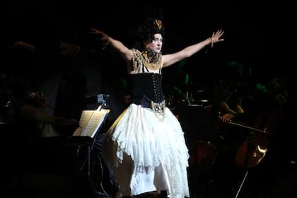 Leo García cantó "Río Babel" y "Otra piel"