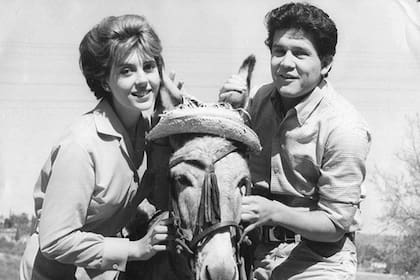 Leo Dan con su esposa Mariett, la protagonista de la canción "Mary es mi amor"