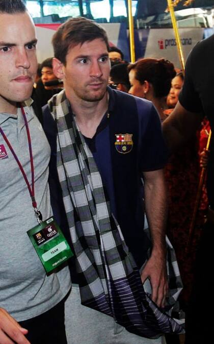 Leo, destinatario de todas las fotos en el aeropuerto