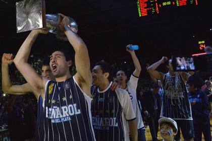 Leo Gutirrez y el festejo de otro ttulo con Pearol