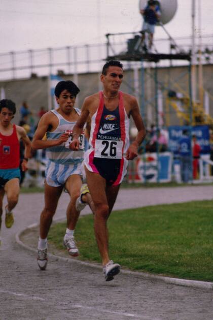 Leo Malgor: nació el 11 de noviembre de 1969 en Montevideo, Uruguay, pero corrió por la Argentina. Fue 17 veces campeón nacional de cross y pista. Y representó al país en más de 20 ocasiones.