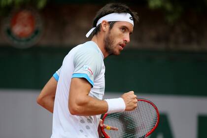 Leo Mayer aprieta su puño tras lograr el pase a la tercera ronda