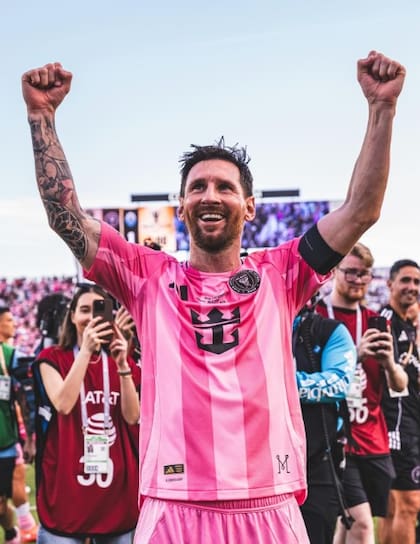 Leo Messi celebra un nuevo título en su carrera
