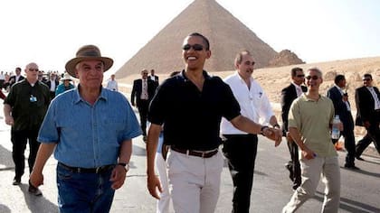 El famoso arqueólogo junto a Barack Obama, por entonces presidente de Estados Unidos