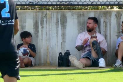 Leo Messi fue con Mateo y Ciro a ver el entrenamiento de Thiago con las inferiores de Inter Miami; el astro administra las cargas