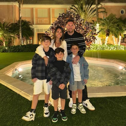 Leo Messi with his family