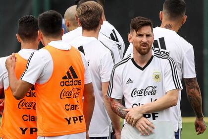 Leo Messi se entrena con sus compañeros en la Ciudad Deportiva del Barcelona