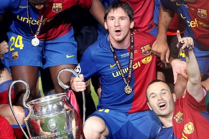 Una imagen muy repetida: Lionel Messi campeón en Barcelona