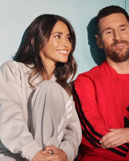 Leo Messi y Anto Roccuzzo posaron para Adidas