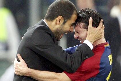 Leo Messi y Pep Guardiola festejando la Champions League 2009, un equipo de colección, que traspasa el tiempo