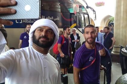 Leo Ponzio, en la llegada al nuevo hotel en Abu Dhabi para encarar el partido por el tercer puesto