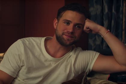 Leo Woodall interpreta a Vladimir, el objeto de deseo de la protagonista