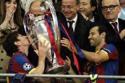 Leo y su entonces compañero, hoy DT en Inter Miami, Javier Mascherano, en la celebración de la Champions League 2011 lograda por Barcelona en Wembley, con un 3-1 a Manchester United.