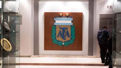 León arriba a la AFA