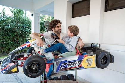 León (que ya tiene cuenta en Instagram, @leonlopezok) sueña con correr en Fórmula 1 para Mercedes al igual que el piloto británico Lewis Hamilton.