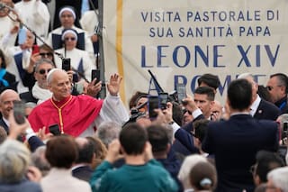 León reza por el fin del "odio fratricida" en su visita a Pompeya en su aniversario como papa
