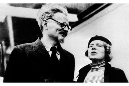 León Trotski junto a su esposa Natalia Sedova en México