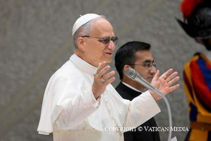 Leon XIV participó de una audiencia en el Vaticano ante cinco mil personas que trabajan en distintas áreas y sus familias