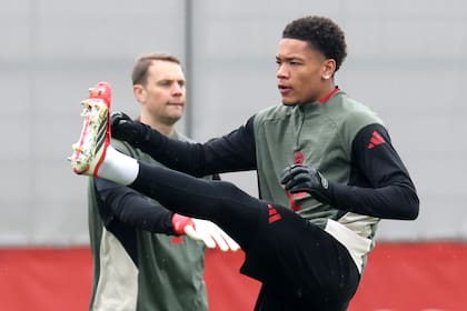 Leonard Prescott, durante un entrenamiento previo a la revancha contra Atalanta, por los octavos de final de la Champions League