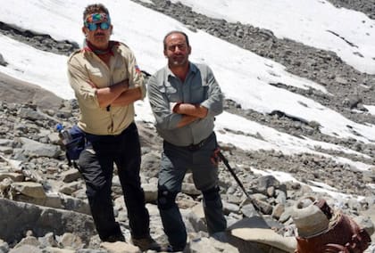 Leonardo Albornoz y Lower López, los dos montañistas que encabezaron la expedición que logró encontrar los restos completos del misterioso avión