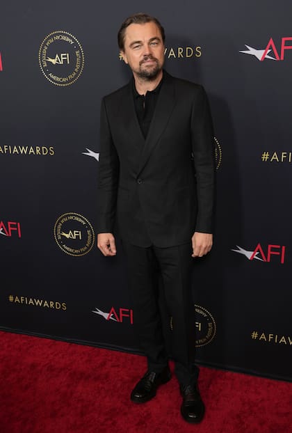 Leonardo DiCaprio, muy elegante, optó por un outfit total black