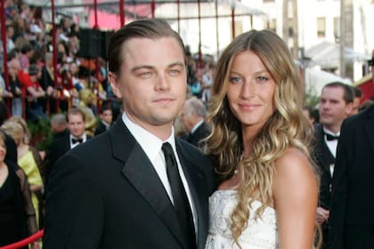 Leonardo DiCaprio y Gisele Bündchen en la entrega de los Oscar de 2005