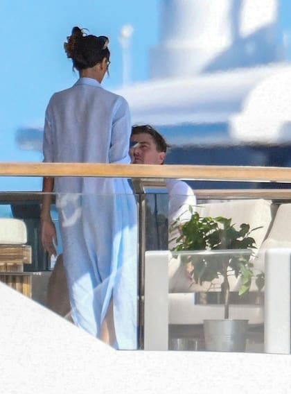 Leonardo DiCaprio y la modelo inglesa Neelam Gill, durante unas vacaciones en Cerdeña