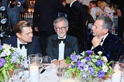 Leonardo DiCaprio y Steven Spielberg en la gala LACMA: dos de las figuras de Hollywood que mantienen una estrecha relación con Gucci